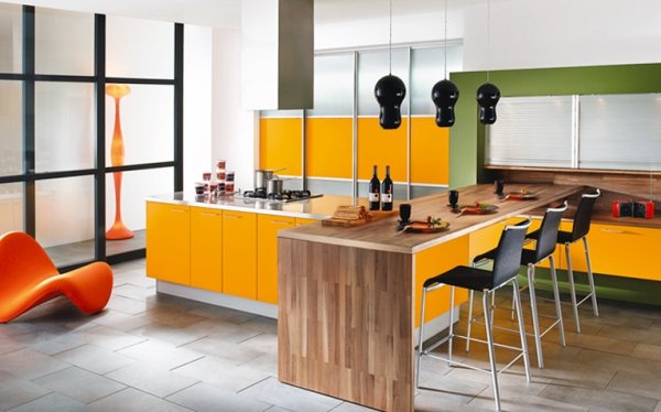 apelsino spalvos virtuvė