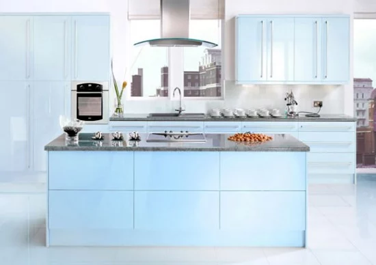 Modular akvamarino elektrinė spalva virtuvės dizaine